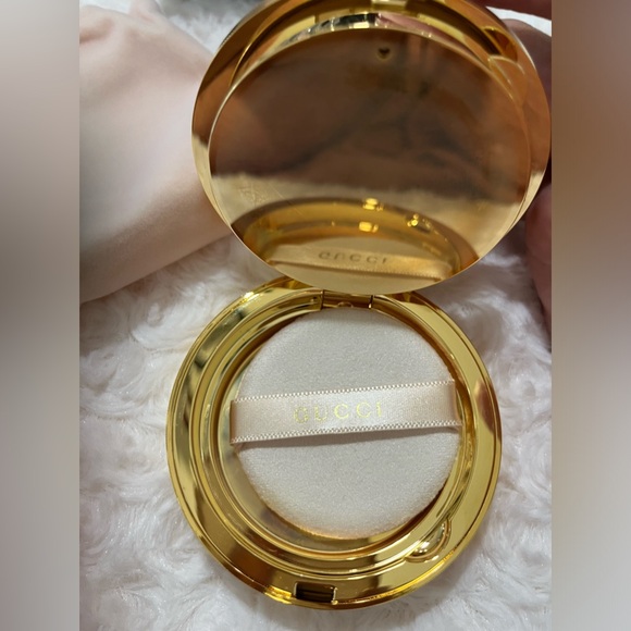 Gucci Face Powder - Picture 3 of 7